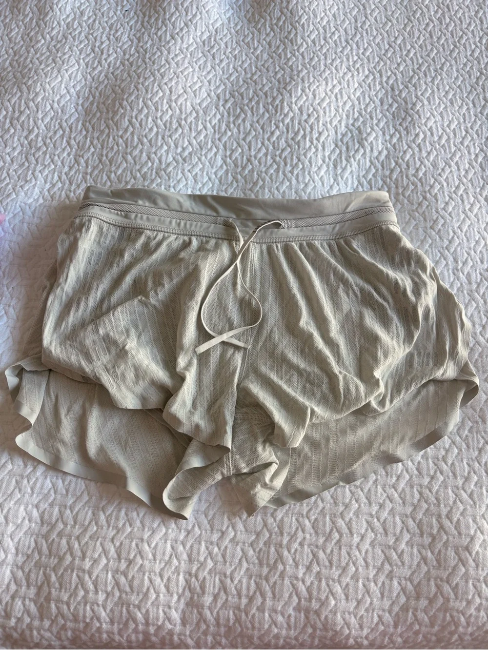 lululemon athletica Women's White Athletic Shorts fast and free mid waisted 3 in
